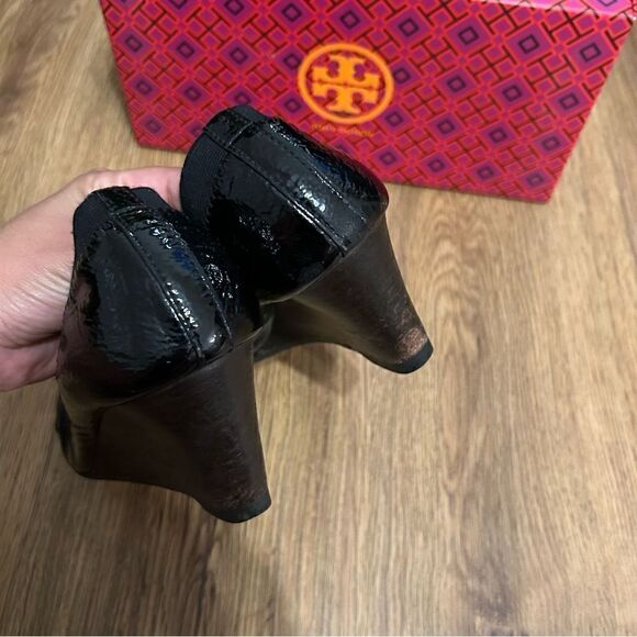 TORY BURCH black gold wedge heels pumps shoes women’s 7 - Picture 4 of 9